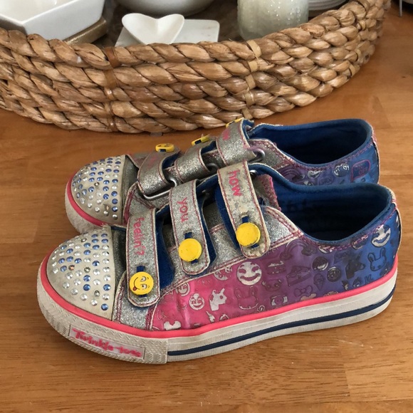 5 for $25. Big Girls size 2 youth / juniors 2 ) Sketchers Light-up sneakers. - Picture 3 of 5